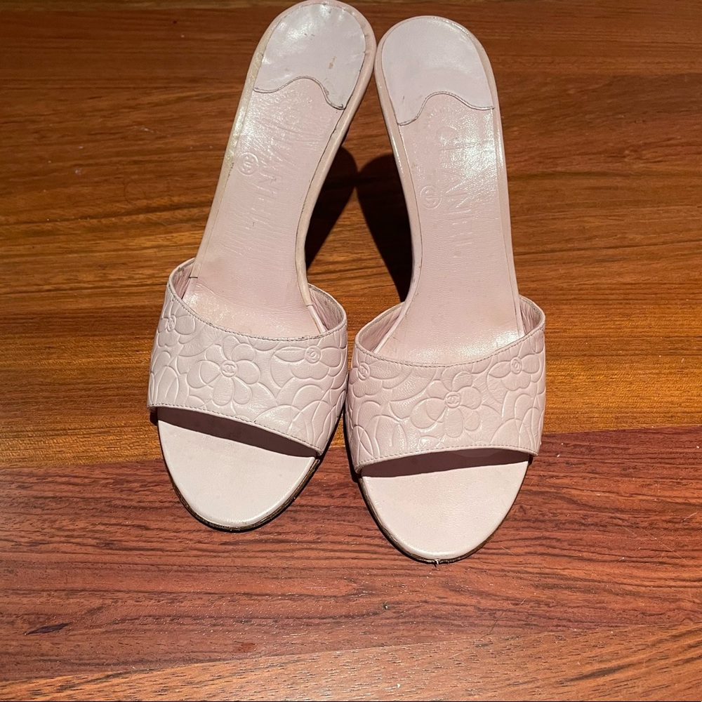 Chanel light pink leather mules 37 ½